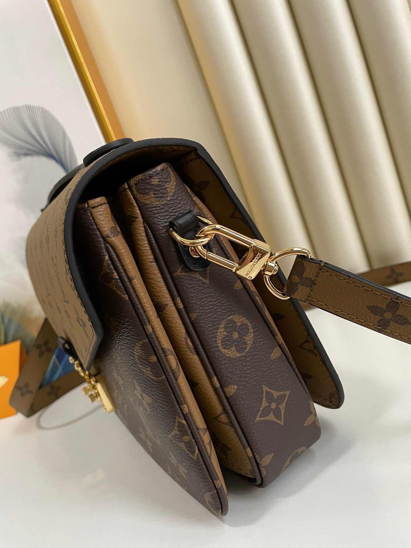 LV POCHETTE MÉTIS