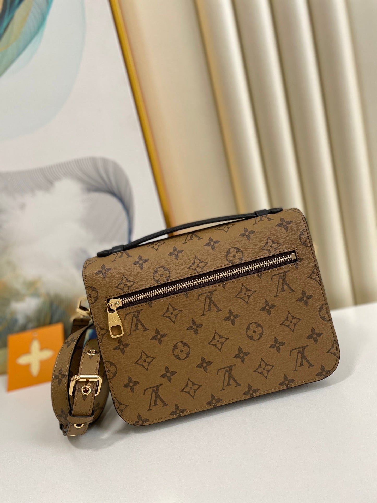 LV POCHETTE MÉTIS