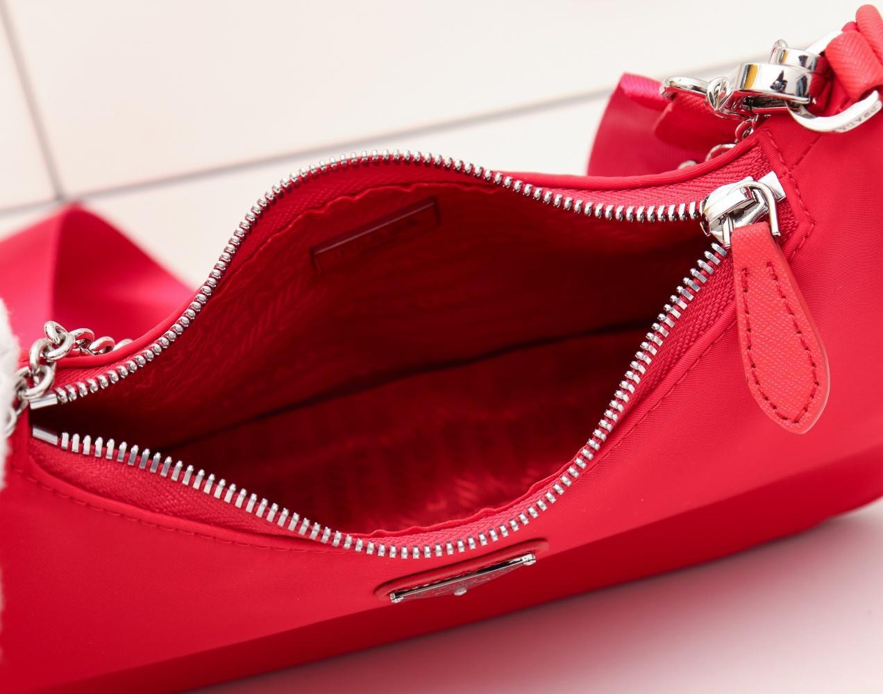 PRADA RE-EDITION 2005 IN RE-NYLON RED