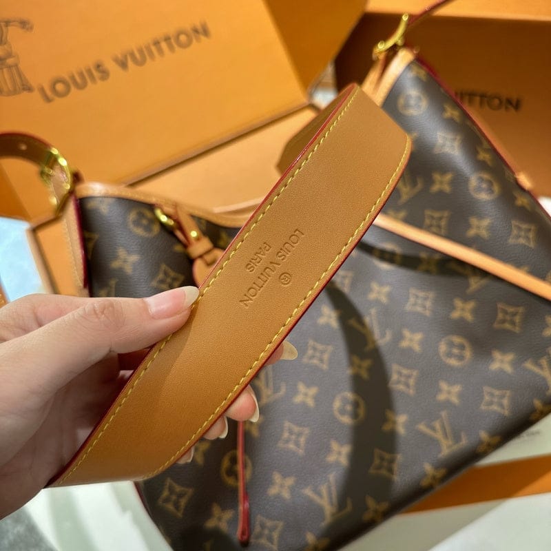 LV CarryAll MM